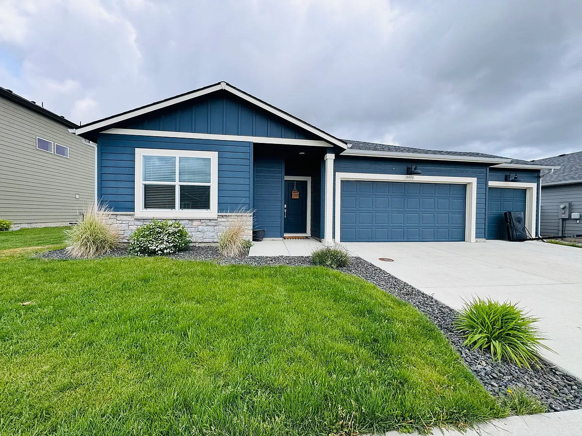 driveway - 8408 W Silver St