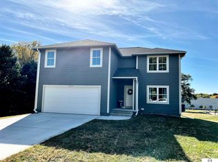 8727 Pratt St, Omaha, NE 68134