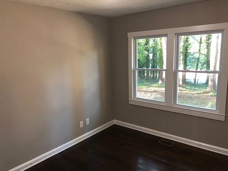 1289 Andrews Dr — Photo 5