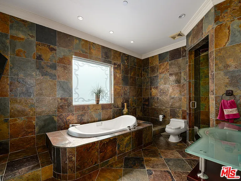 18047 Karen Dr — Photo 31