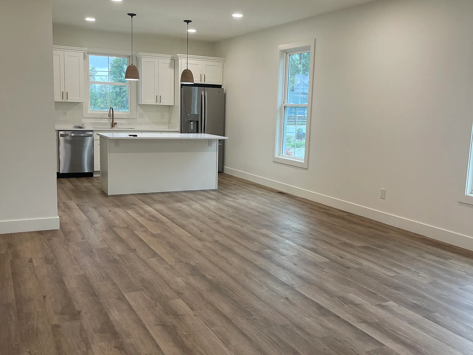 3 bed, 1410 sqft, $1,900 — Photo 2