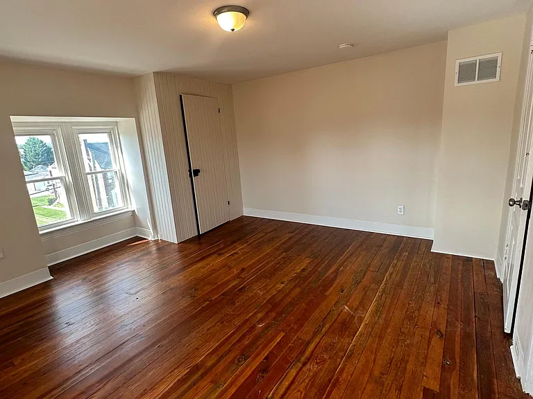 1615 W Market St #2 — Photo 4