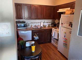 735 Cove Rd APT 1C, Stamford, CT 06902