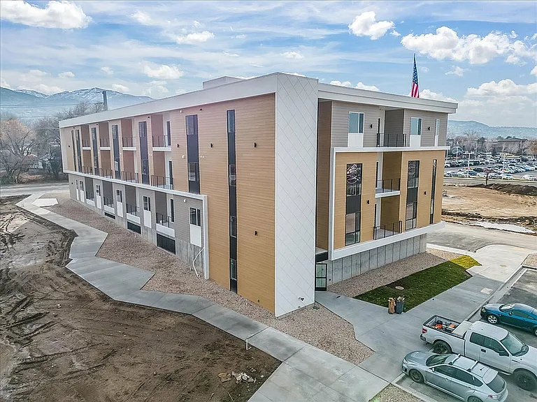 2x2 Corner West Views La Ramira Exterior
