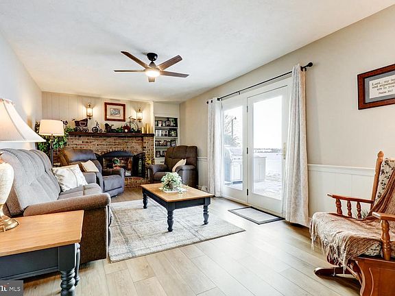 5th image of 1012 Rabbit Hill Rd