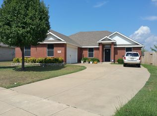 301 Shadow Bend Cir, Red Oak, TX 75154
