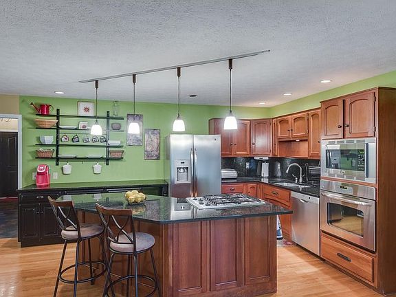 5th image of 5001 Somerset Ln