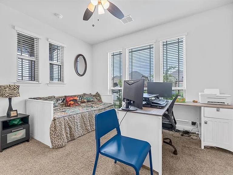 2760 Richard St — Photo 19