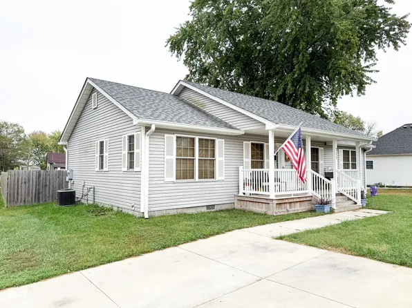 711 S Walnut St, Edinburgh, IN 46124