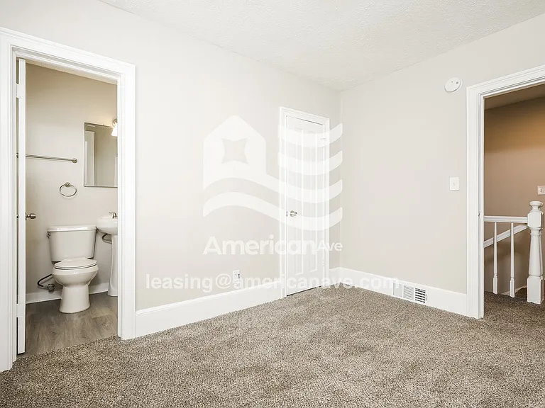 1227328_010_wm_-_main_bedroom_12965538.jpg