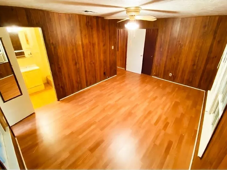 365 E Irby St — Photo 15