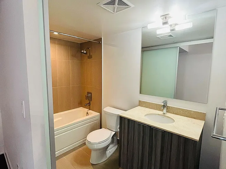 955 Bay St #2019 — Photo 5