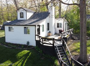 225 W Canyon Dr, Milford, MI 48380