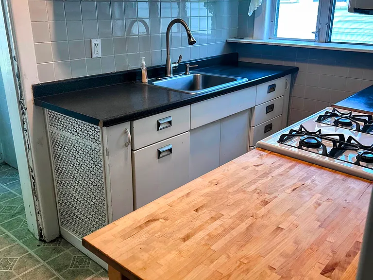 2461 Norwood Ave #1 — Photo 4
