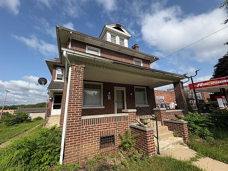 1012 Main St — Photo 1