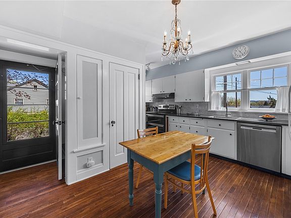 5th image of 319 Clinton St