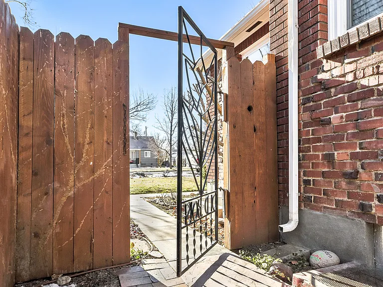 2306 W Madison Ave — Photo 45