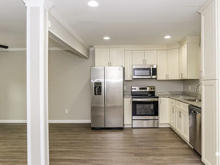 7206 Lancashire Dr #7 — Photo 3