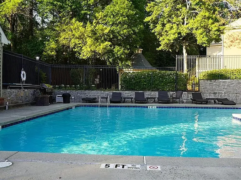 61 Mount Vernon Cir — Photo 33