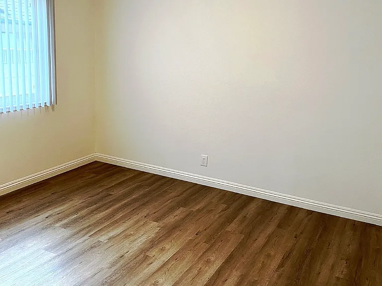 1760 N Rutherford St — Photo 12