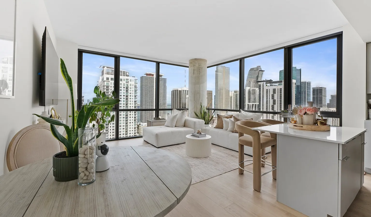 2 bed, 1015 sqft, $4,344 — Photo 4