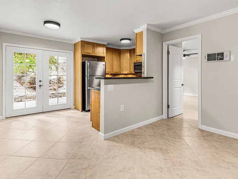 216 Guajome St #A — Photo 11