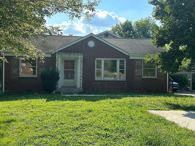 539 Bismark Dr — Photo 2