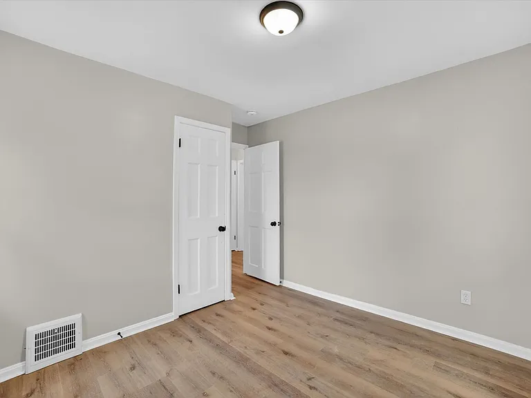 19500 Libby Rd — Photo 14