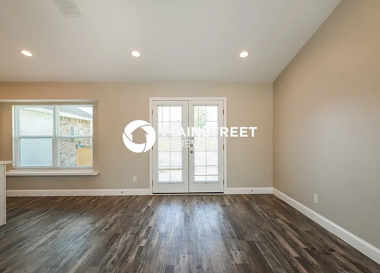 528 Olympus St — Photo 10