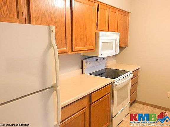 2nd image of 1006 Oakcrest St APT 211