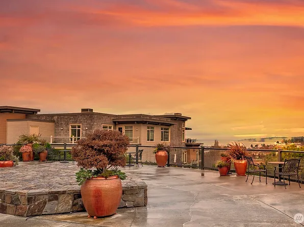 61 Pine Street #201, Edmonds, WA 98020