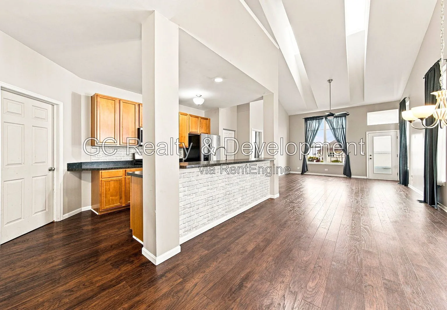 3 bed, 2.5 bath, 2247 sqft, $2,850 — Photo 2