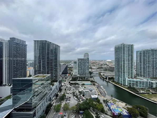 68 SE 6th St APT 3806, Miami, FL 33131