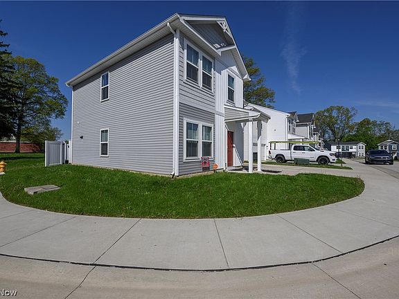3rd image of 460 Auld Farm Cir