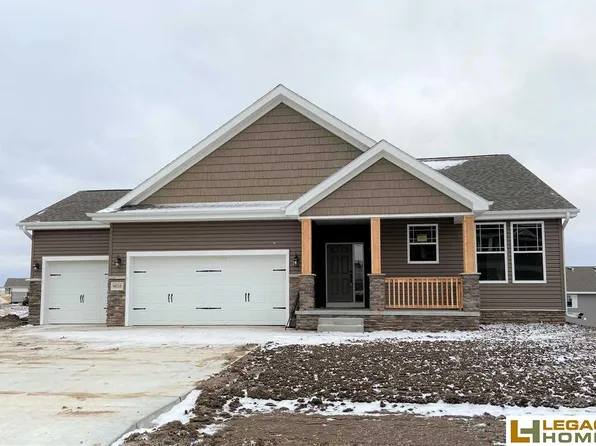 9016 Trader Dr, Lincoln, NE 68507