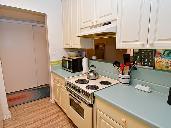 3rd image of 2955 Lakeside Dr Unit 301