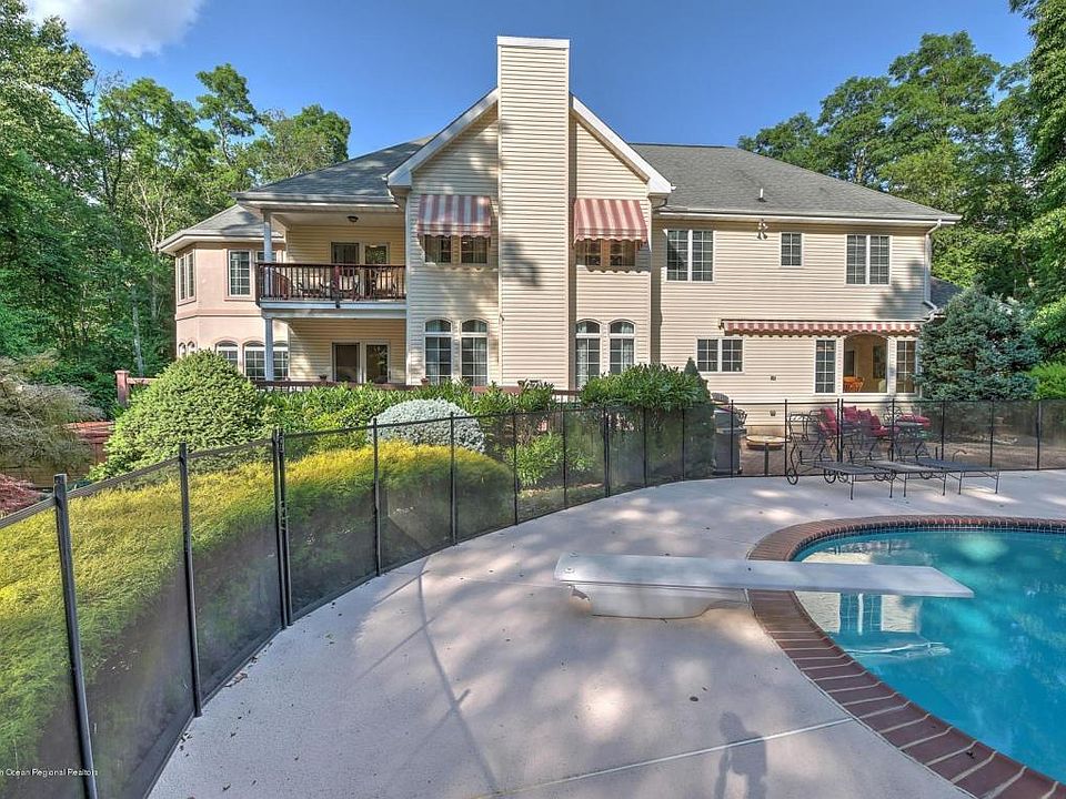 1st image of 2 Mink Hollow Ln