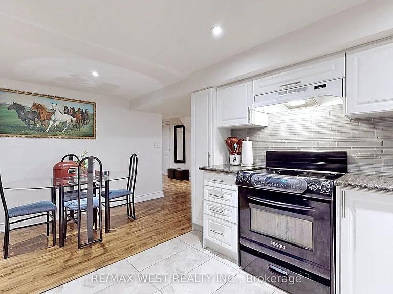 139 Ranee Ave #BASEMENT — Photo 14
