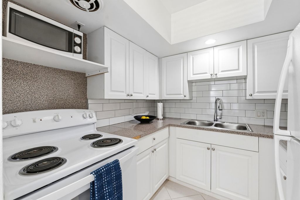 23 NE 19th Ave, photo 4