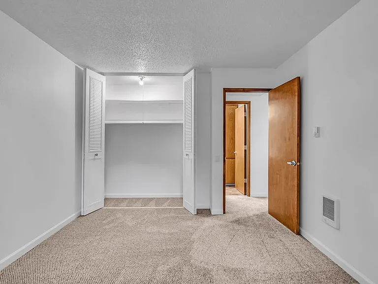 Kingcity Apartments — Photo 22
