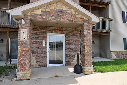 7720 Commerce Park #101 Photo 1