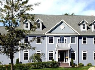 31 Settlers Ridge Dr, Trumbull, CT 06611