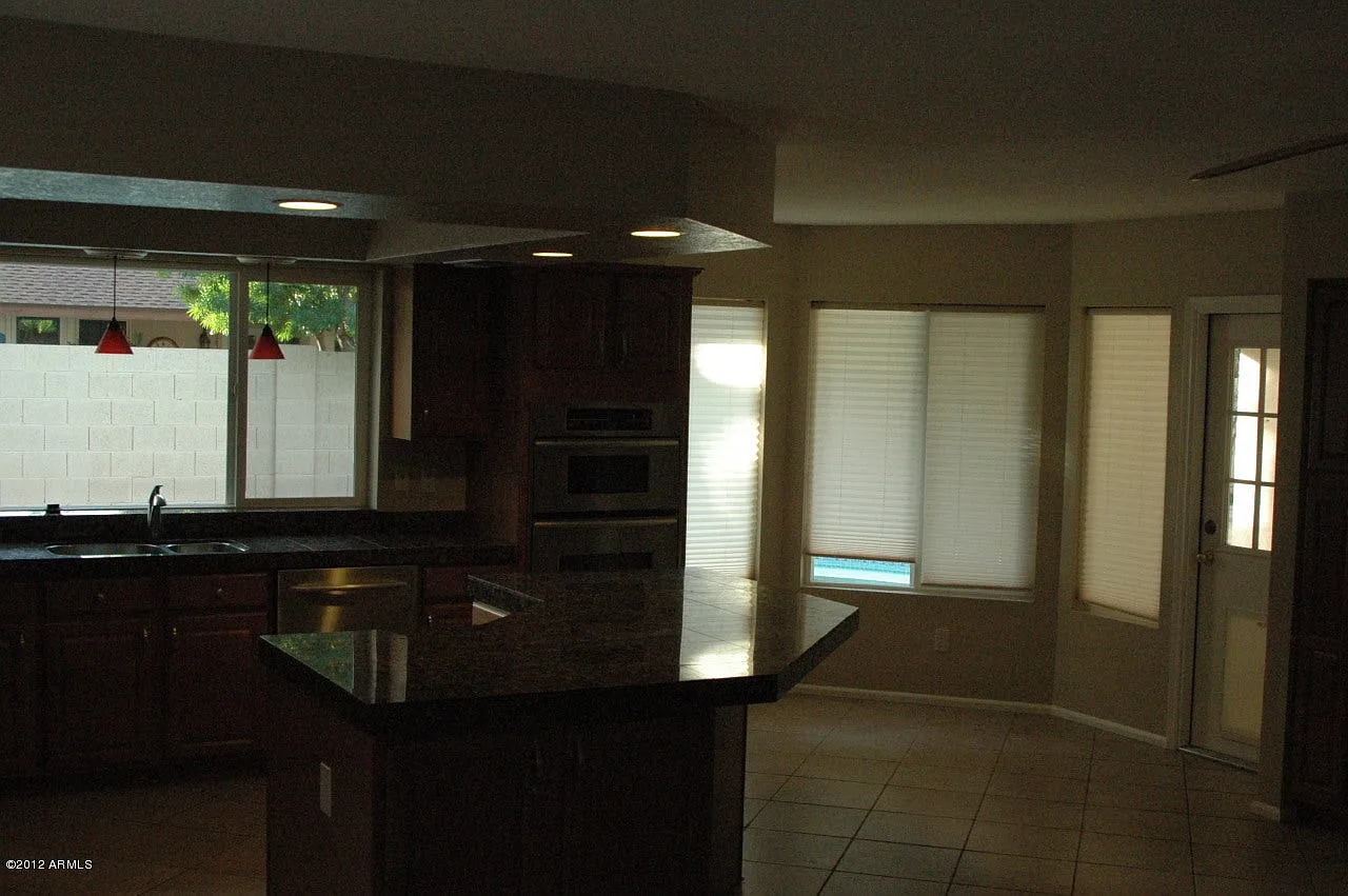 3 bed, 1999 sqft, $2,600 — Photo 2