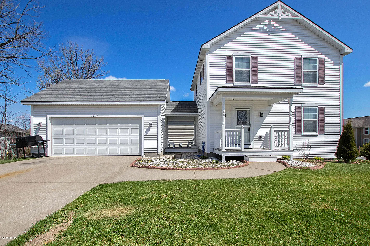 3607 Breezewood Dr SE photo 1