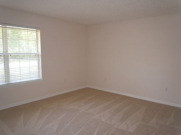 5th image of 13 Raemond Ln