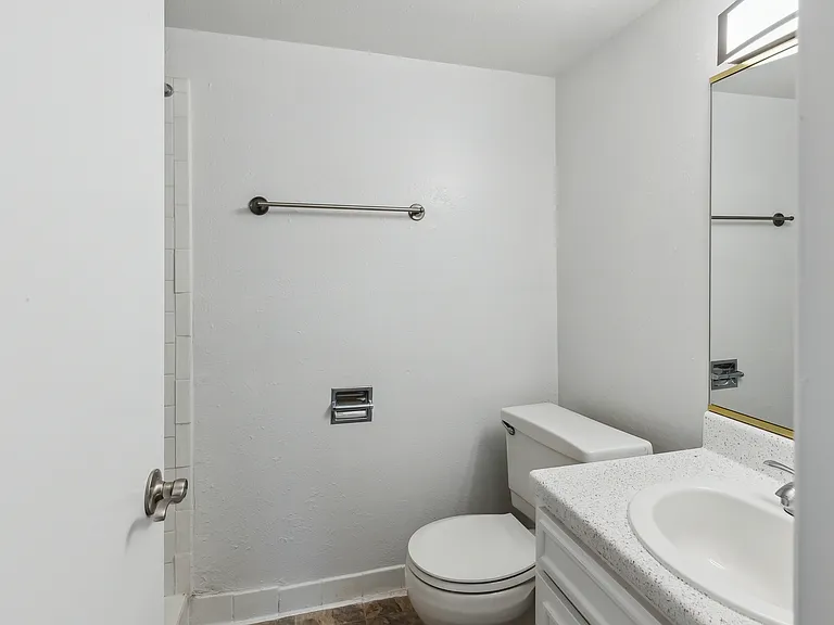 Fairway Club Apartments — Photo 50