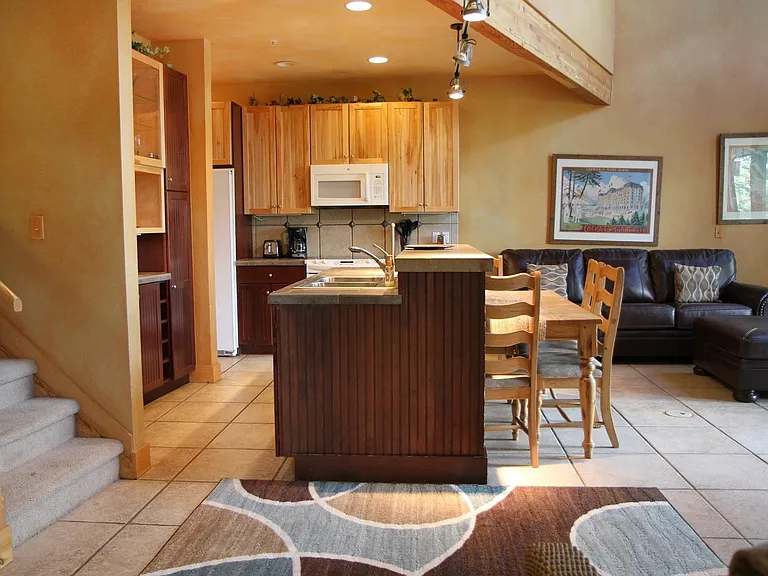 705 E Anemone Trl — Photo 2