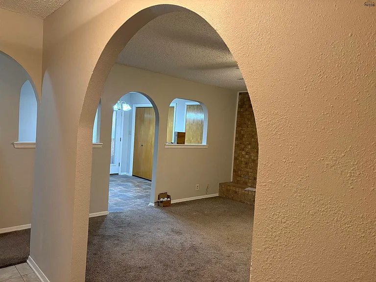 3902 Parker Blvd — Photo 2