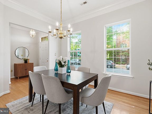 3rd image of 326 Chestnut Hill St