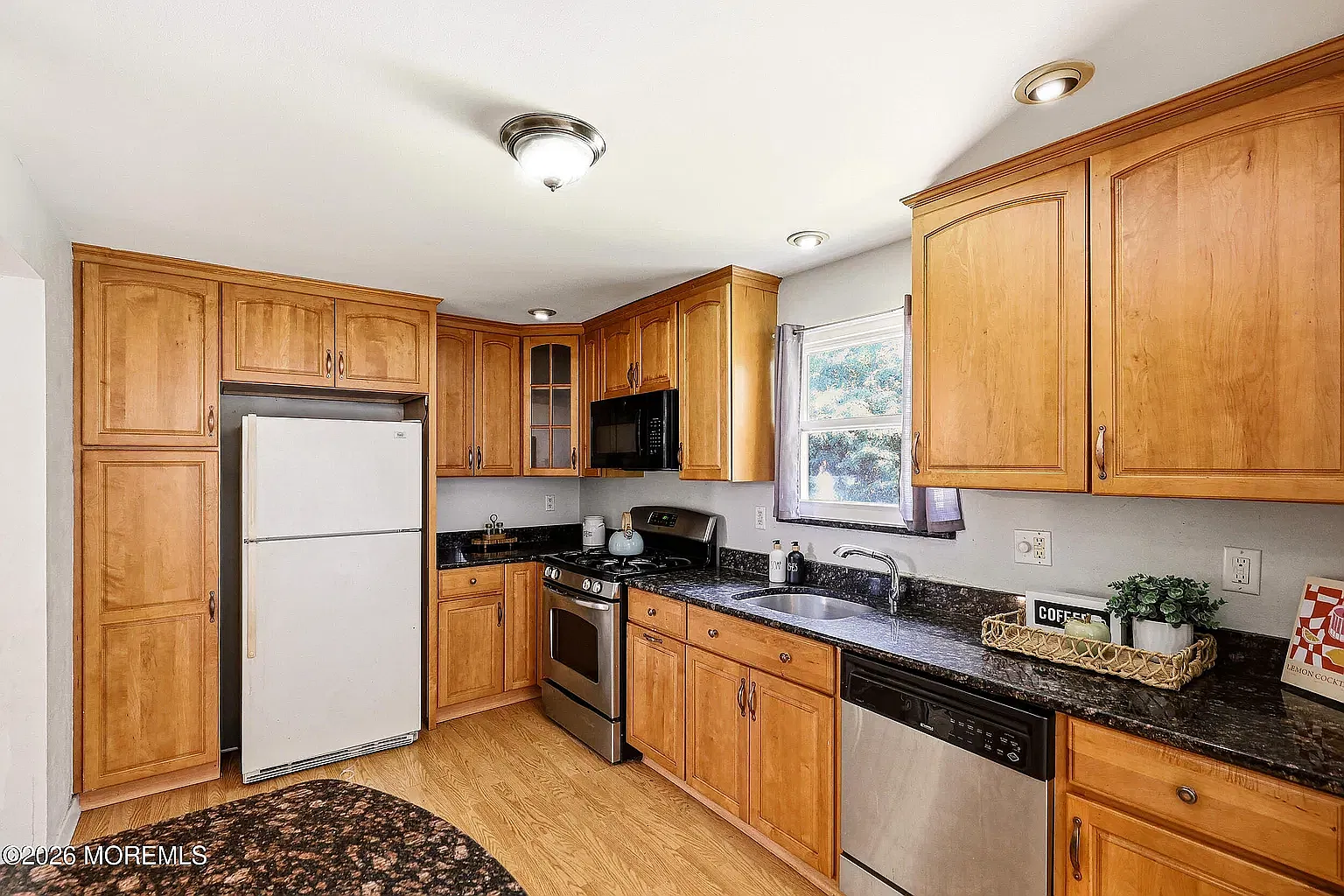 3 bed, 1665 sqft, $3,400 — Photo 4